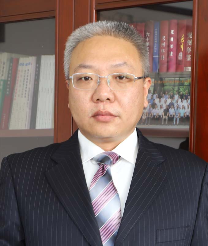 副會(huì)長(zhǎng)、兗礦東華重工輸送機(jī)事業(yè)部總經(jīng)理  李強(qiáng)